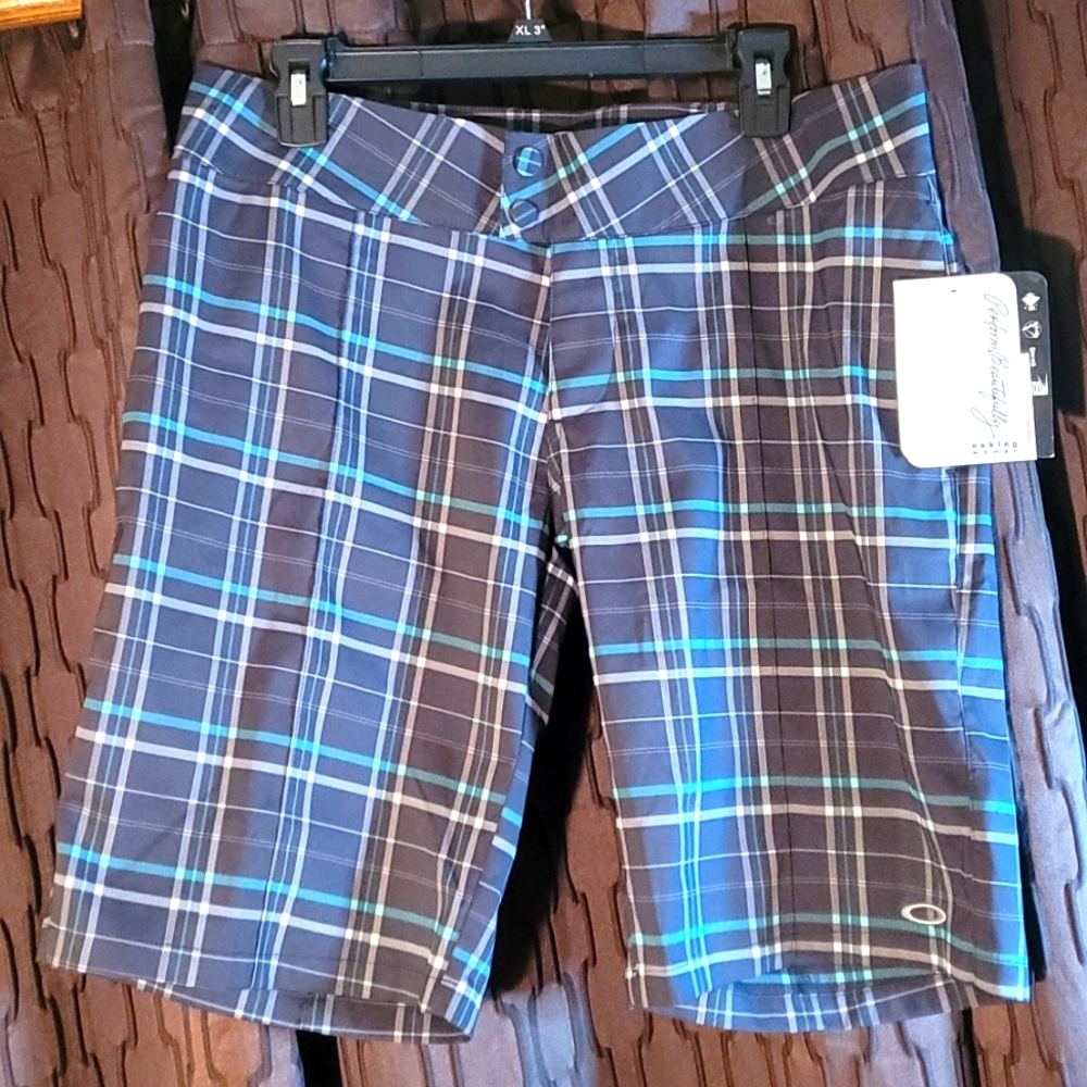 NEW Oakley, Palm Plaid Shorts, Women's Size 12 Longer Length Walking Shorts